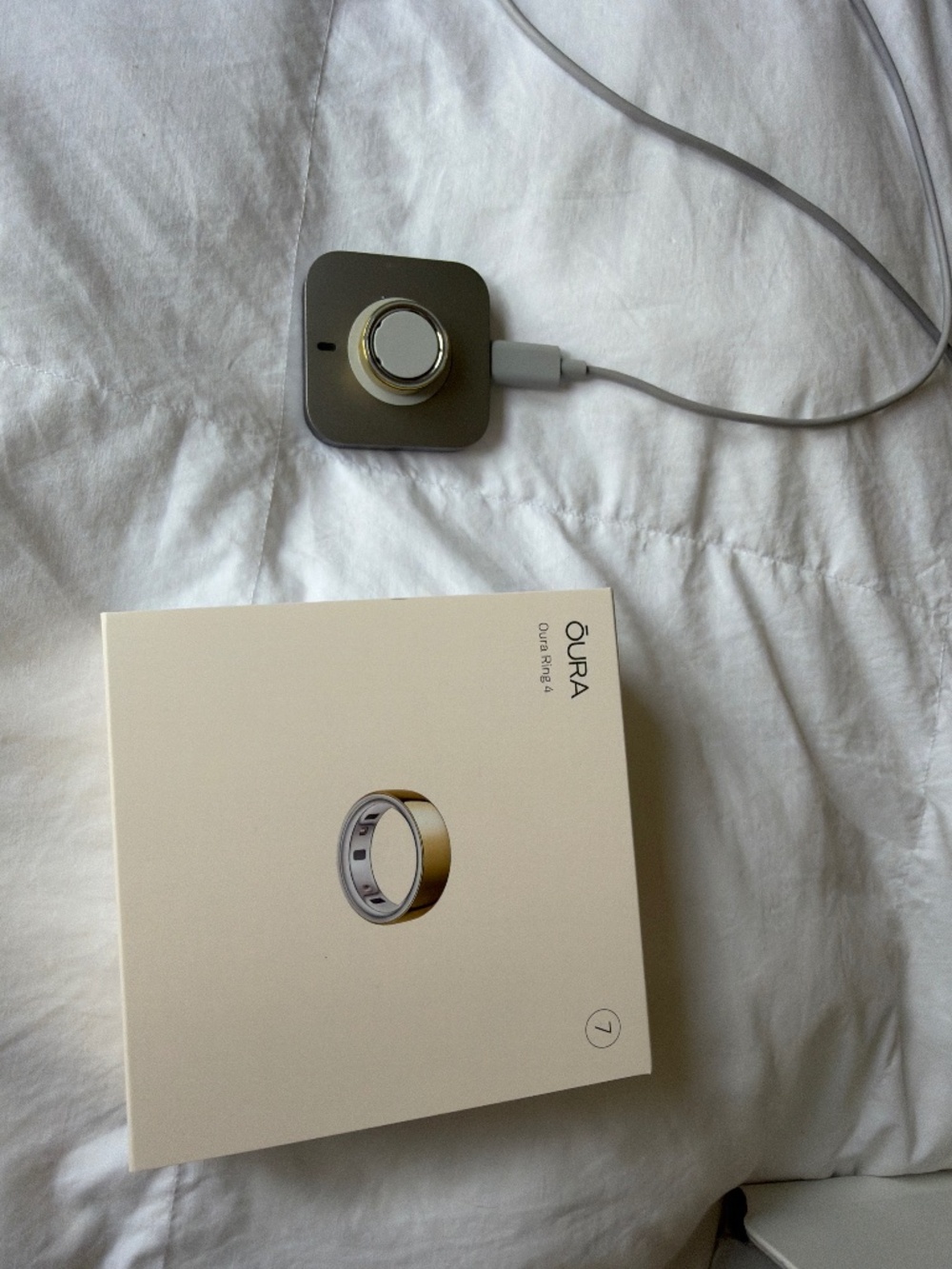 Oura ring 4 gold size 7 with charger and box